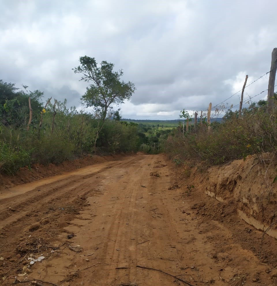 Prefeitura recupera estradas e leva infraestrutura à zona rural do município